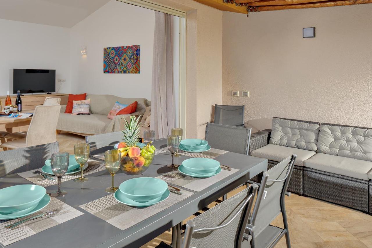 מרינלה Villetta D'Arancia - Sherdenia Luxury Apartments מראה חיצוני תמונה